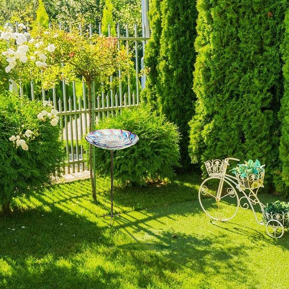 VCUTEKA four-pronged base provides stable grounding on lawns.