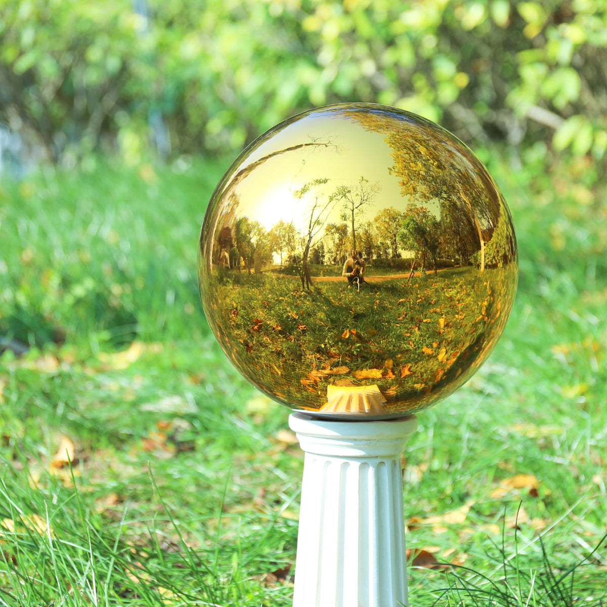 VCUTEKA gazing ball makes a colorful gift for gardeners and homeowners.