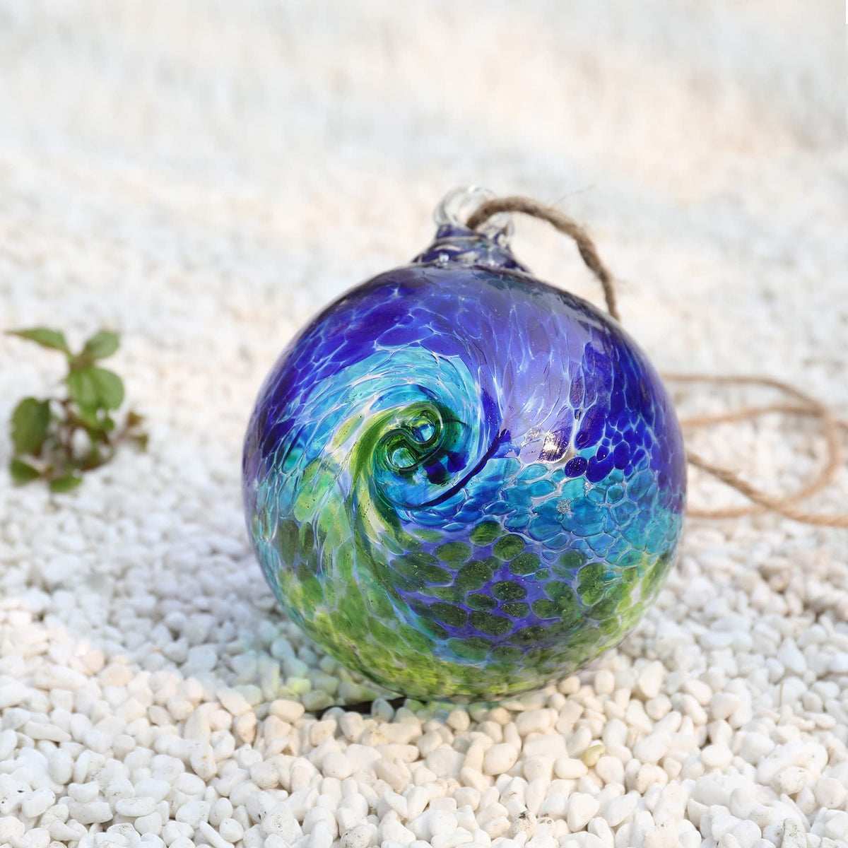 VCUTEKA blue-green glass swirl brightens porches, balconies, and garden paths.