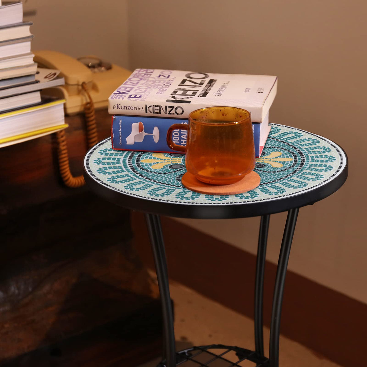 VCUTEKA poolside table fits beach and poolside setups.