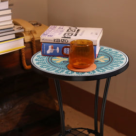 VCUTEKA poolside table fits beach and poolside setups.
