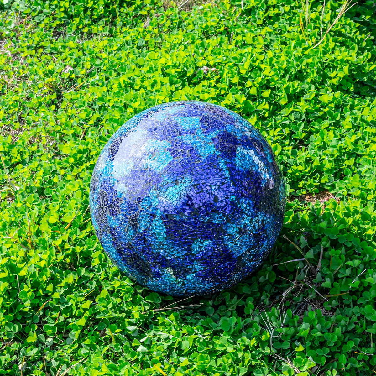 VCUTEKA display-ready gazing ball is easy to place and maintain.