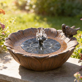 Veflauresi solar bird bath with sunflower design attracts birds and enhances outdoor charm.