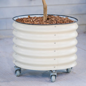 Vego Garden patio-ready planter with modern gray finish.