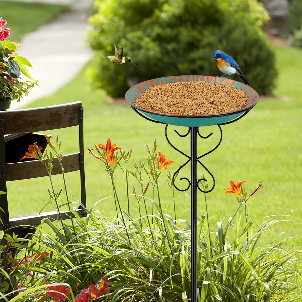 Venniy outdoor bird bath blends functionality with cast-iron craftsmanship.