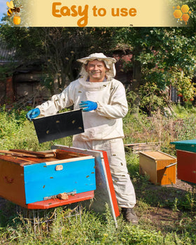 Vensovo beehive feeder works with two frames, simplifying feeding.