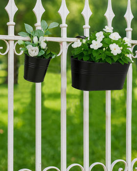 Vensovo durable iron planters resist rust for long-lasting outdoor gardening.