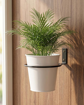 Vensovo heavy-duty metal plant hanger in matte black withstands outdoor use.
