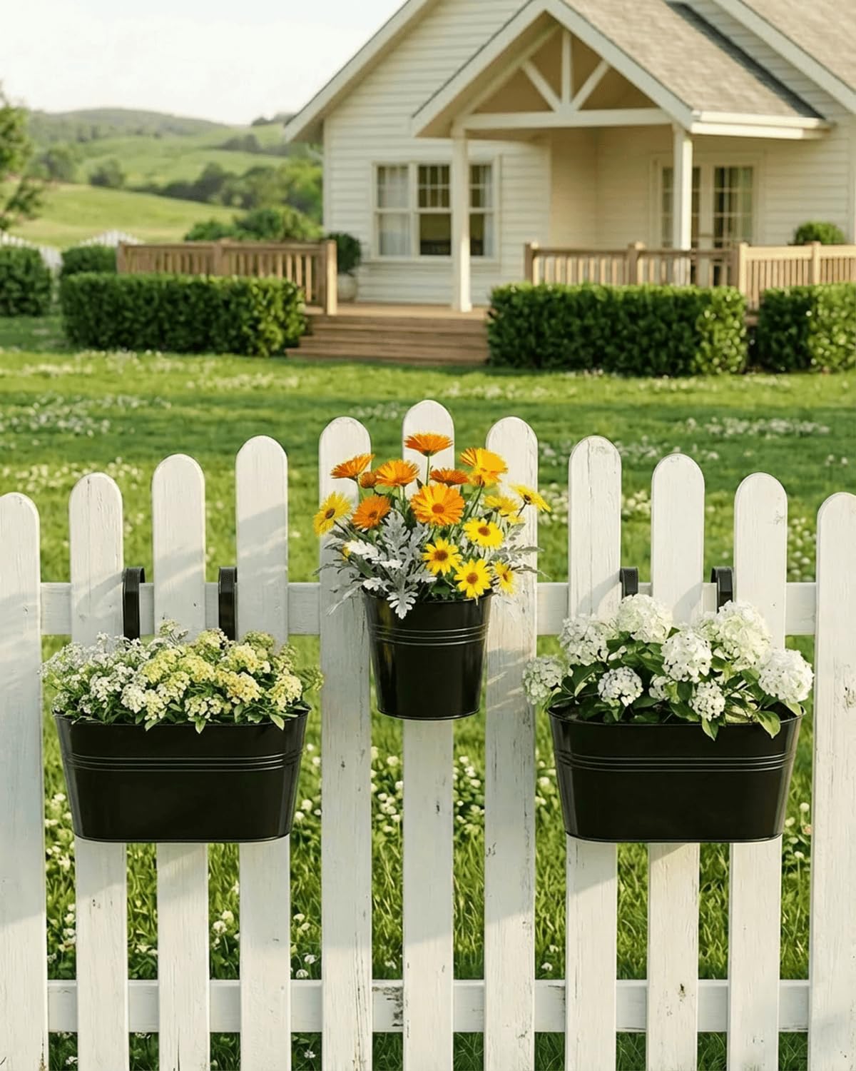 Vensovo multi-size set creates layered vertical gardens on rails or walls.