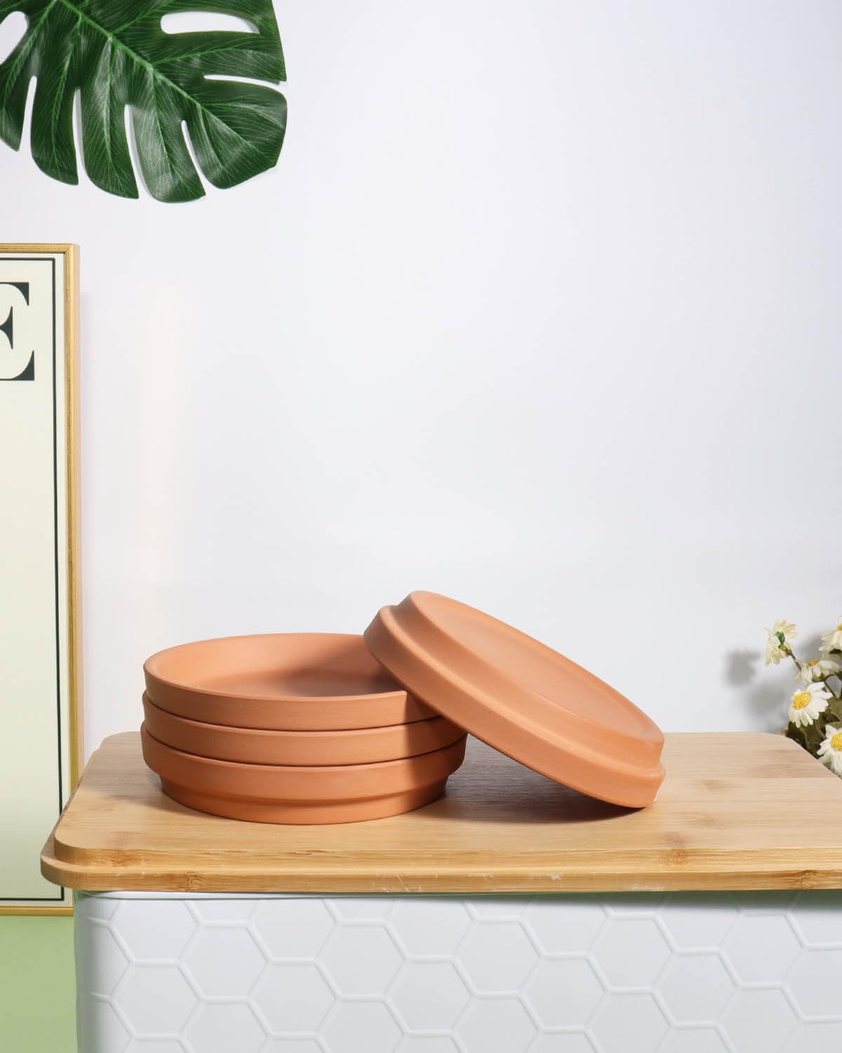 Vensovo saucer inner-outer dimensions help plan pot placement.