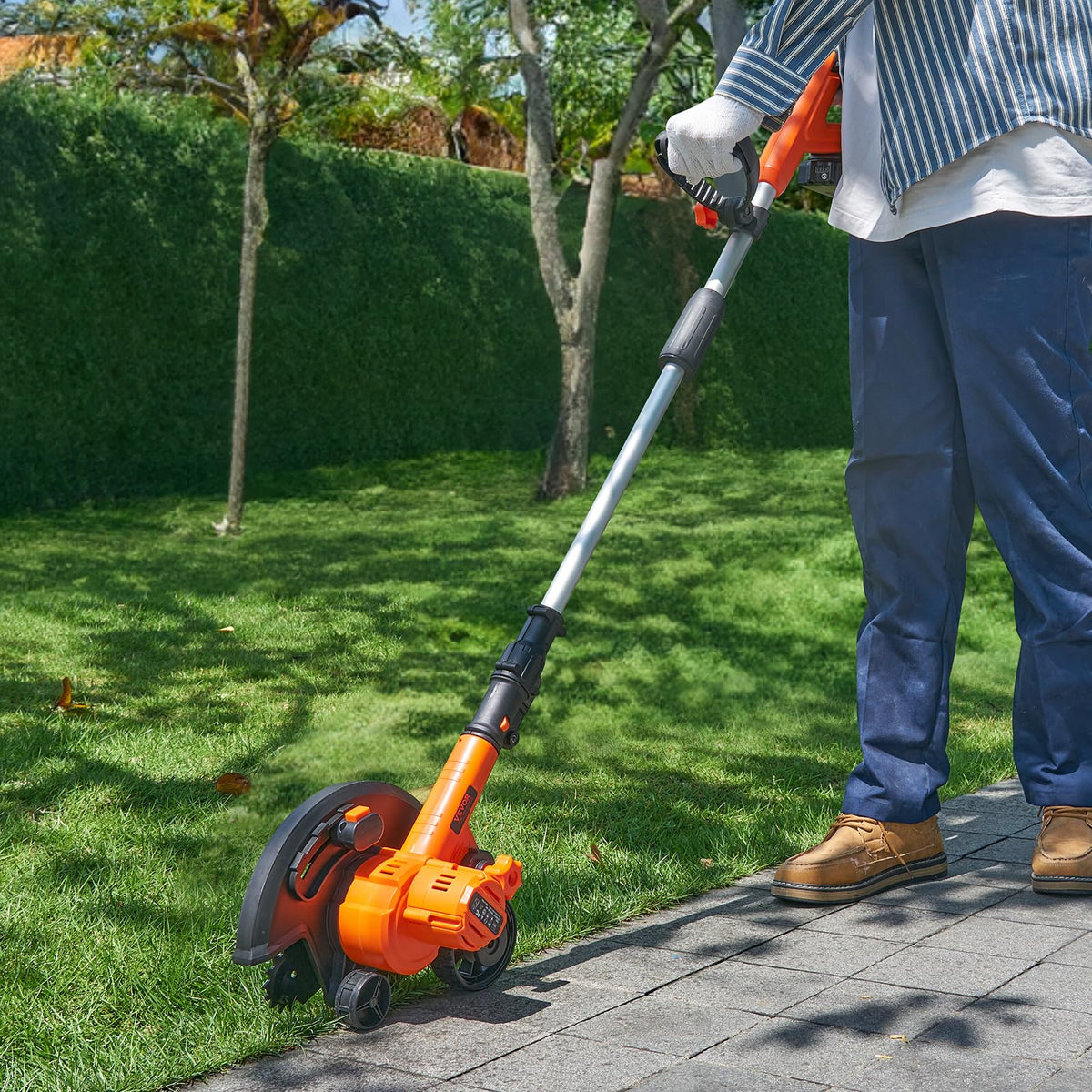 VEVOR 9-inch blade slices through tall grass with steady control.
