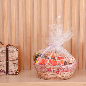 Vintiquewise willow basket as a gift idea for celebrations.