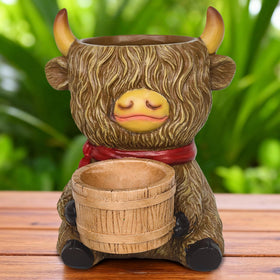 ViQuHaT Highland Cow planter duo adds whimsical farmhouse charm to indoor and outdoor spaces.