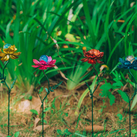 Viveta four-pack easy-to-install stakes for quick garden decorating