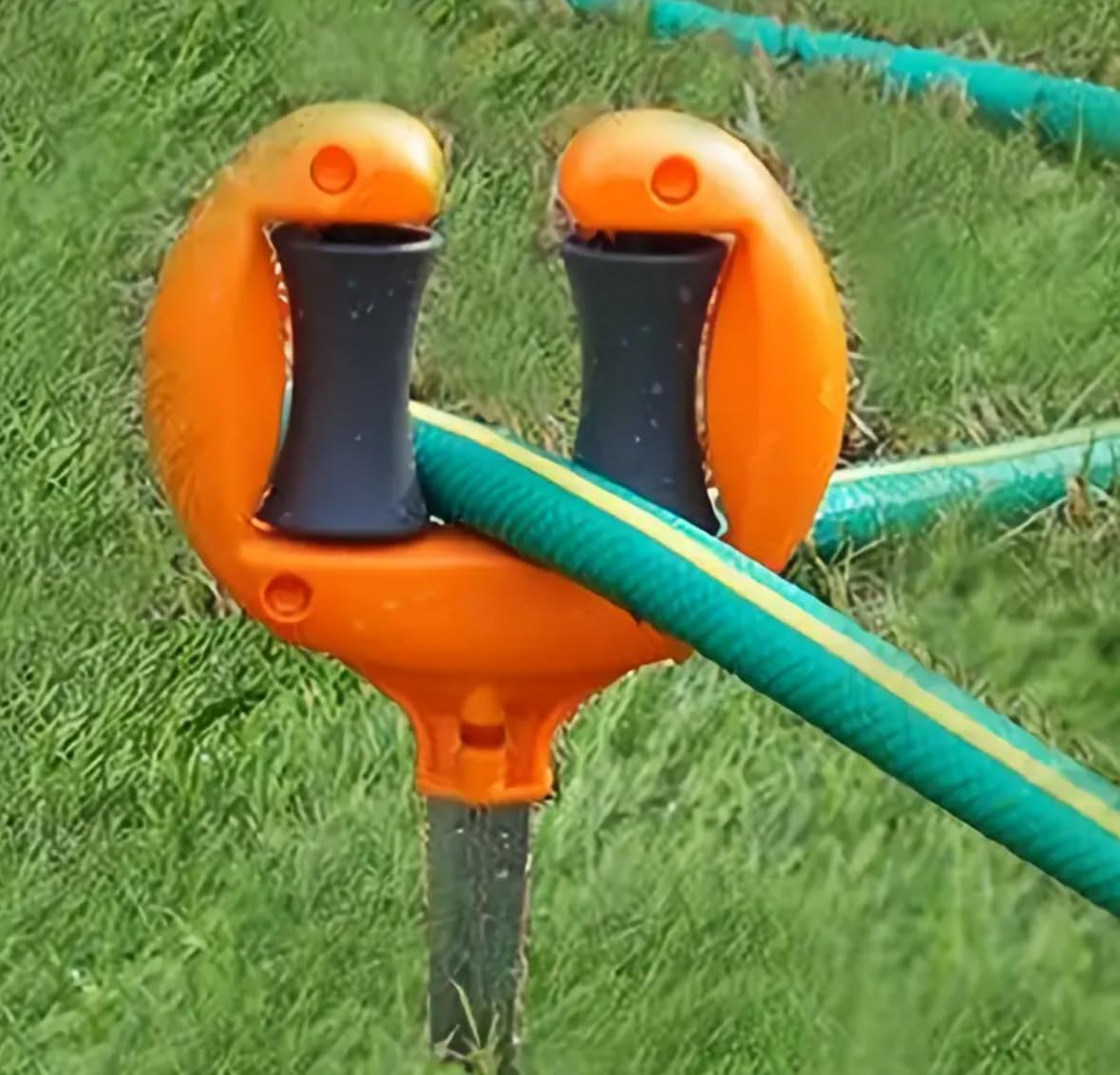 VIVIMEOW 360-degree wheel helps move hoses effortlessly around yard tasks.