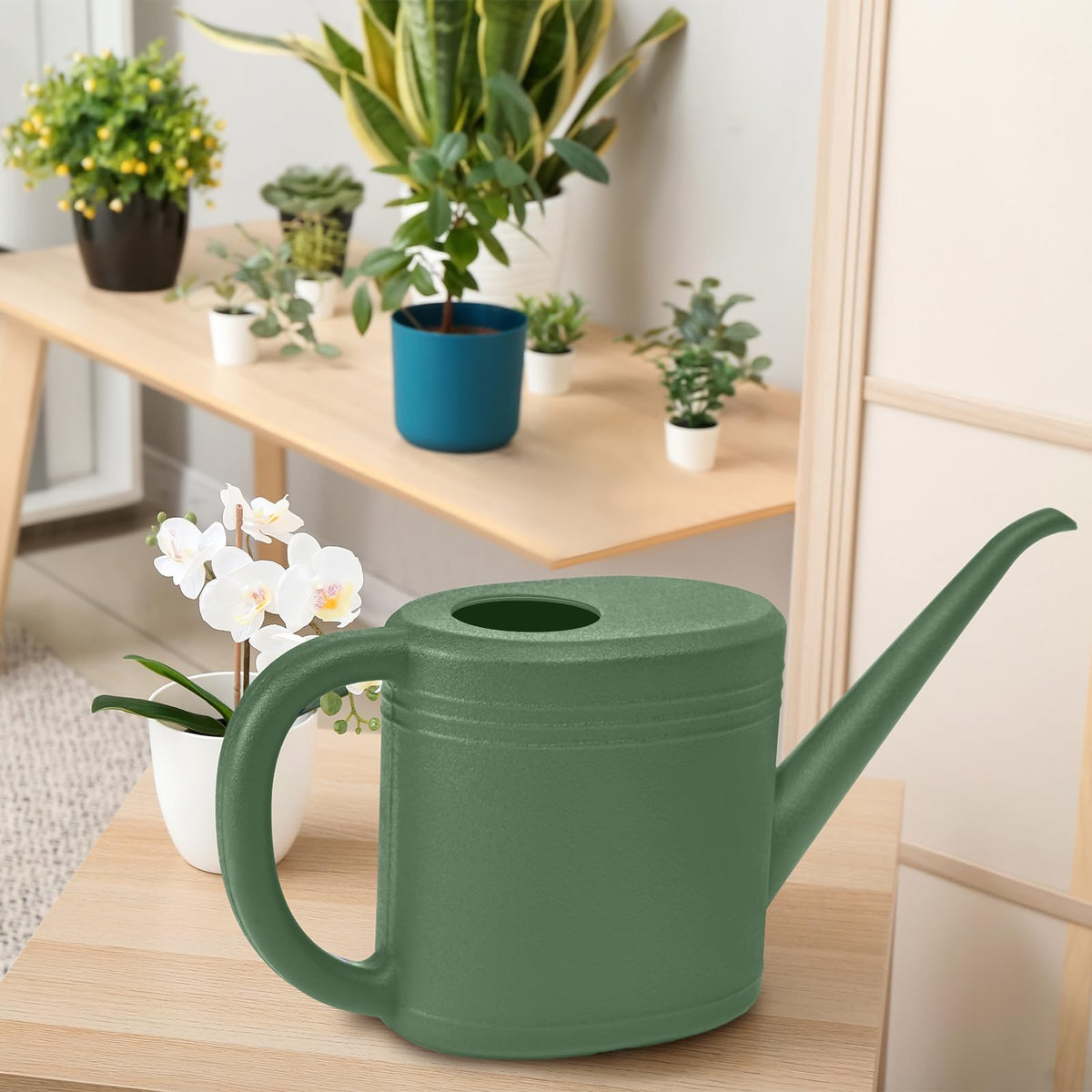 VKPLITE long-stem spout directs water gently to delicate blooms.