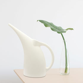 VKPLITE watering can offers smooth water flow for delicate seedlings