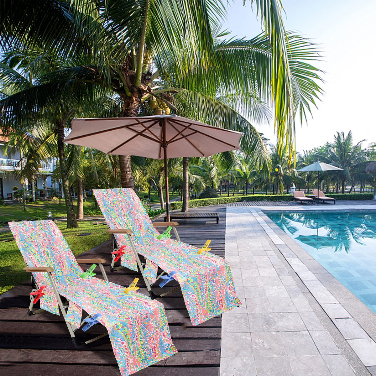 VOCOOL top pocket stores clothing while you sunbathe.