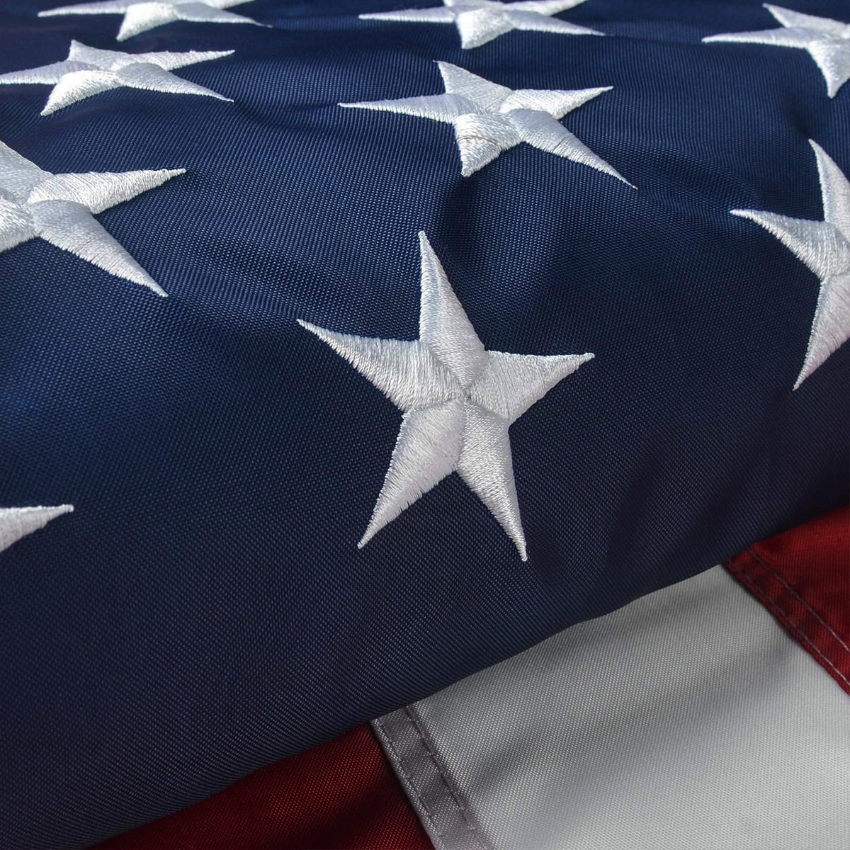 VORENUS US flag brass grommets enable easy, secure hoisting on any pole.
