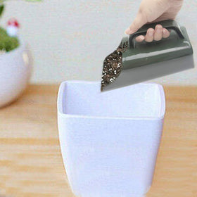 Vornetil garden cultivation tool for digging and turning soil.
