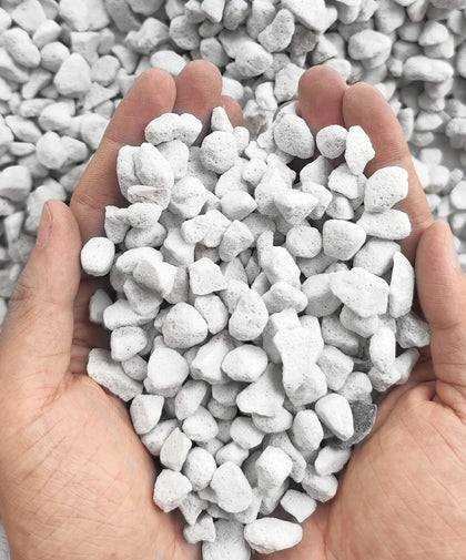 Voulosimi 30QT organic perlite granules closeup for improved soil aeration and drainage.