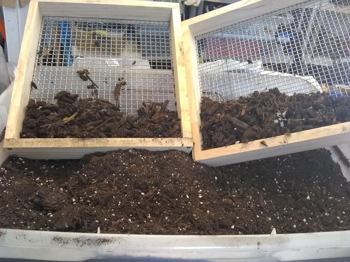 Voulosimi garden sifter with handles enables stable, comfortable screening of bulk material.