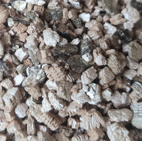 Voulosimi vermiculite enhances porosity in soil and mixes.