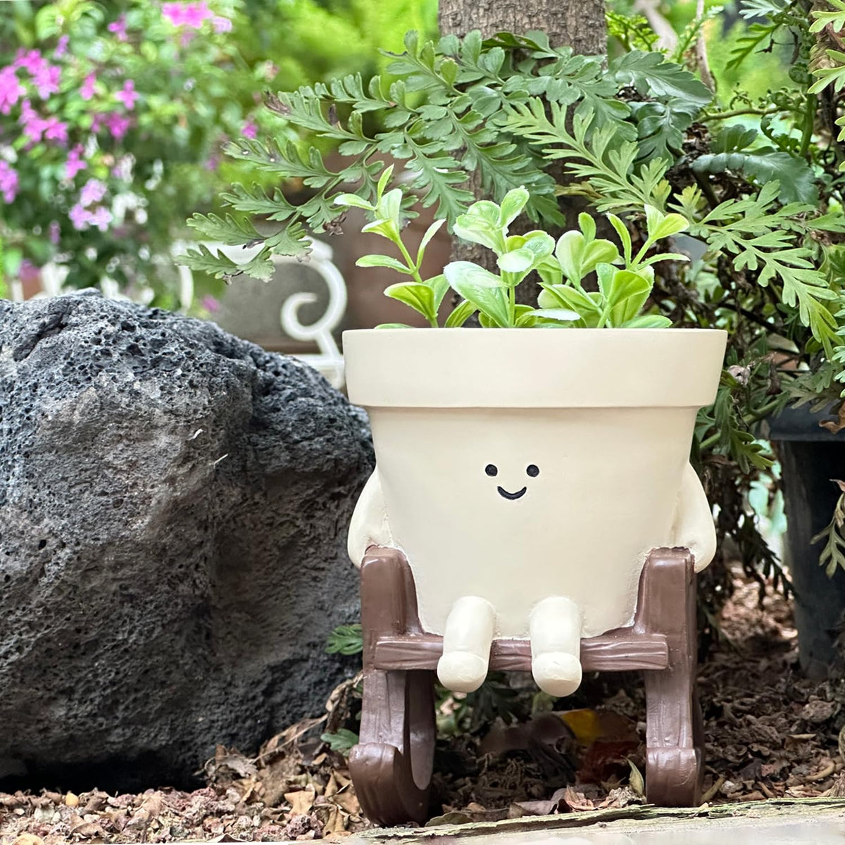 Vovkokc planter features a removable drainage plug for watering control.