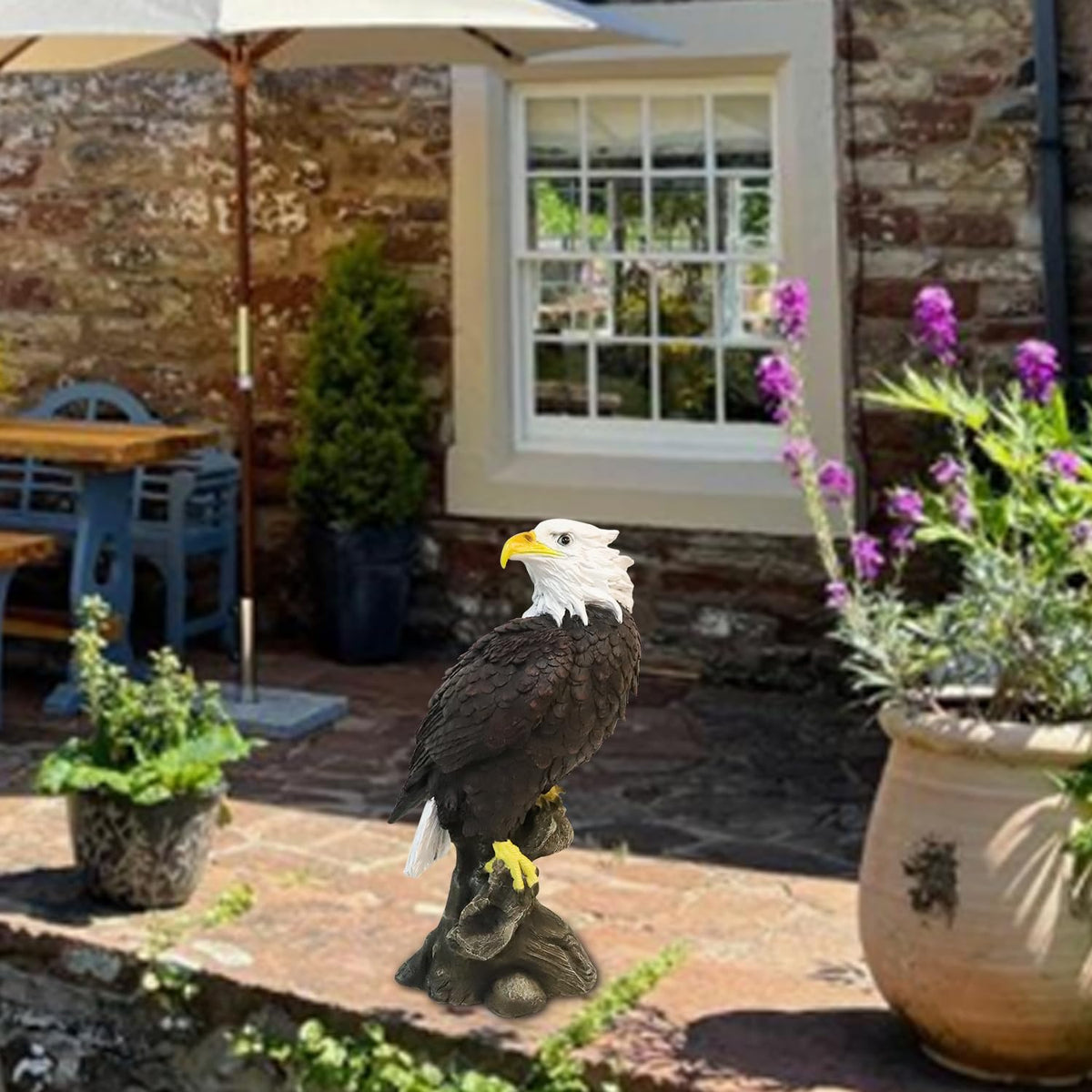 VV-Ladybug eagle statue made from weather-resistant resin for year-round use.