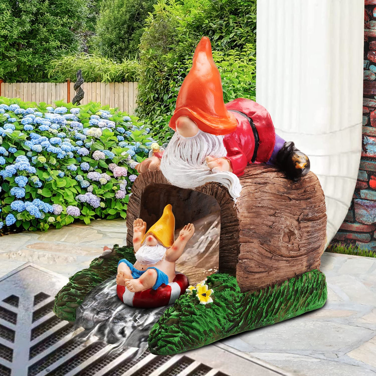 VZVXCC hollow-stump gnome detail boosts garden visual appeal