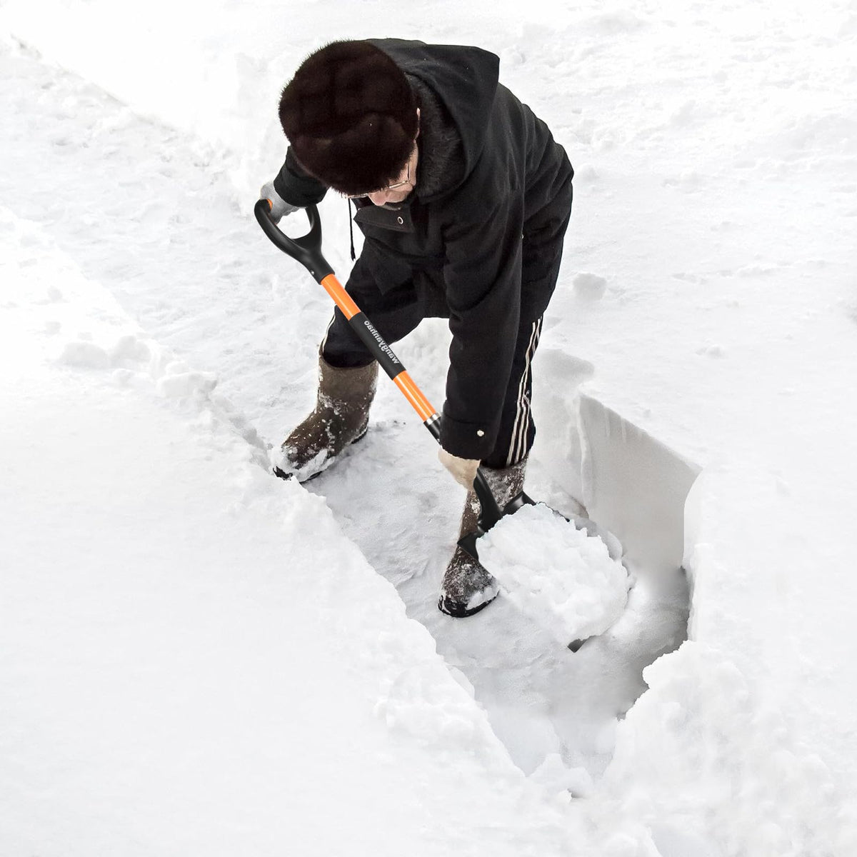 Wangyanhao flat shovel with weather-resistant coating for outdoor use.