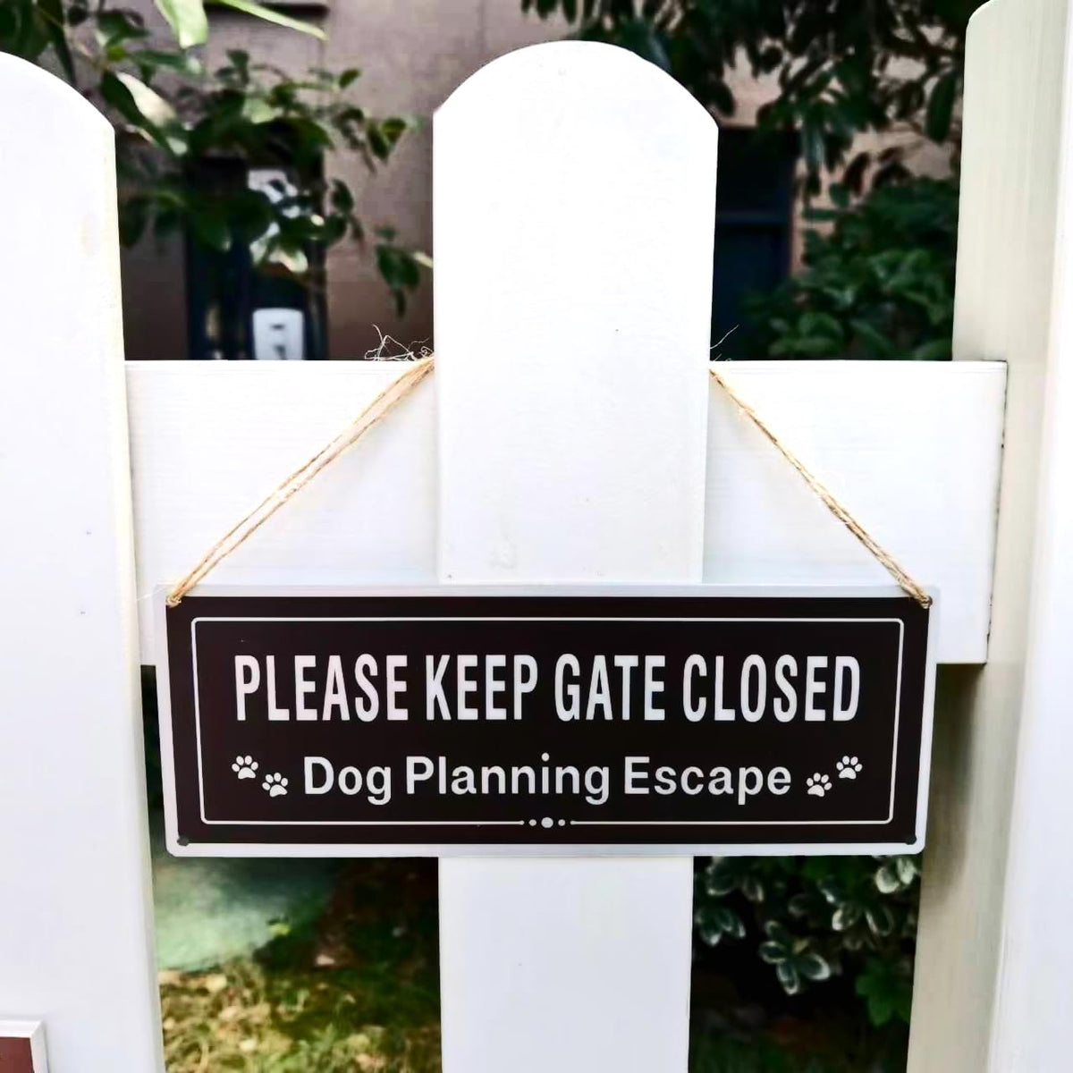Wanwanzi dog escape prevention sign helps remind owners to secure gates