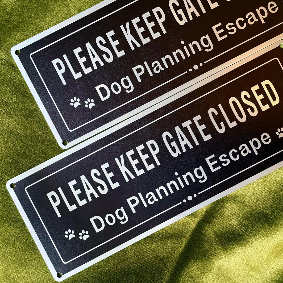 Wanwanzi gate sign mounted outdoors shows UV protection and weather resistance