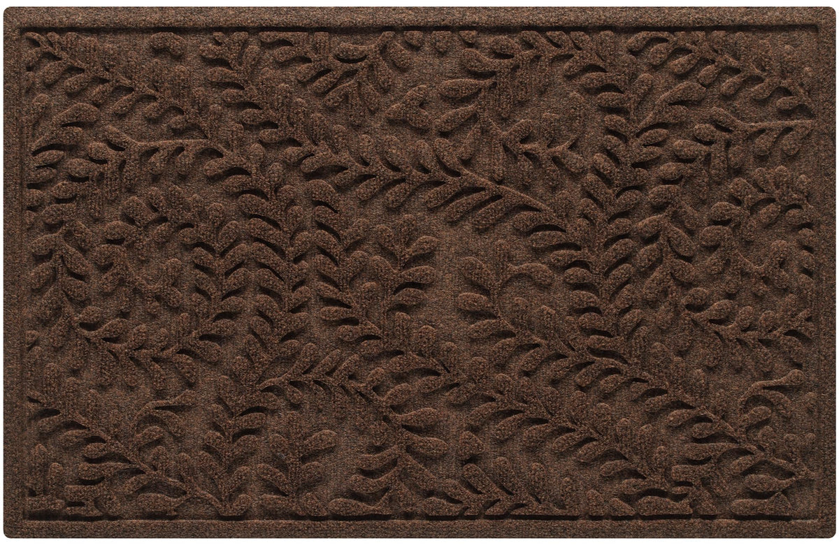 WaterHog Boxwood front door mat with durable outdoor-ready design keeps dirt outside.