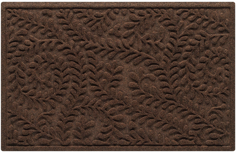 WaterHog Boxwood front door mat with durable outdoor-ready design keeps dirt outside.
