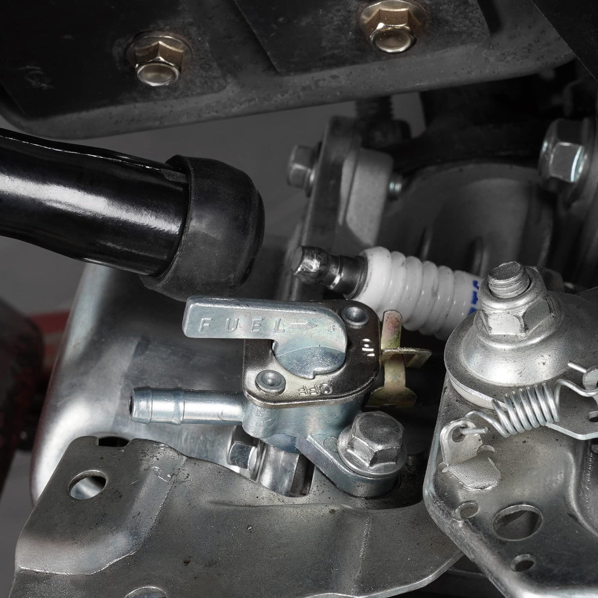 Watoday spark plug packaging highlighting corrosion resistance and longevity.