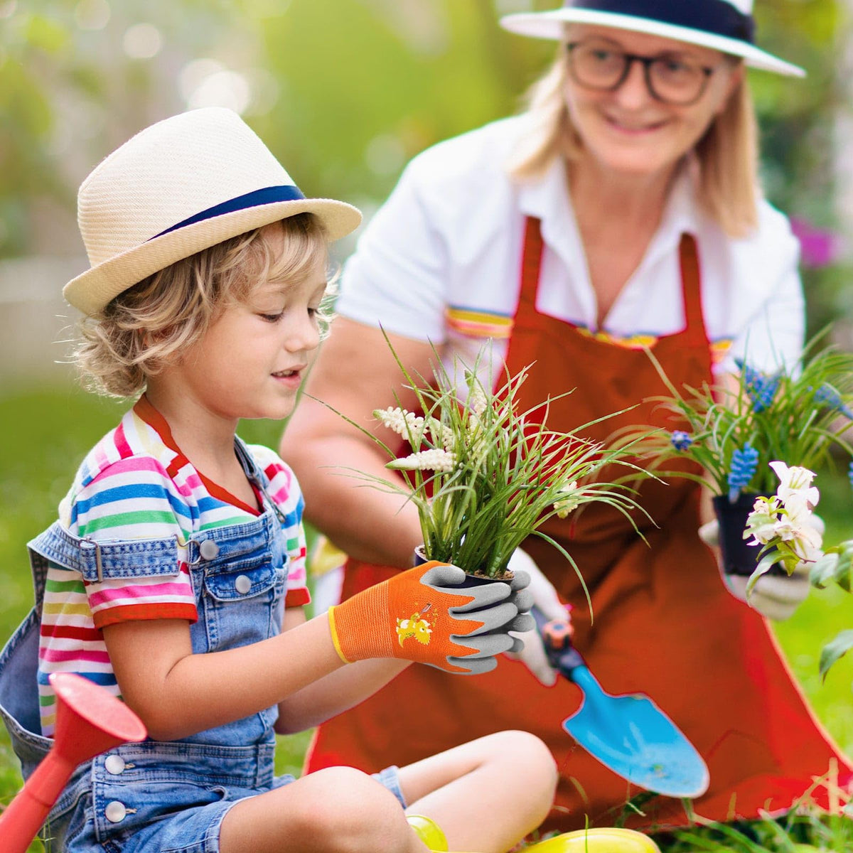 WAWSAM small size fits ages 3-5 for easy gardening