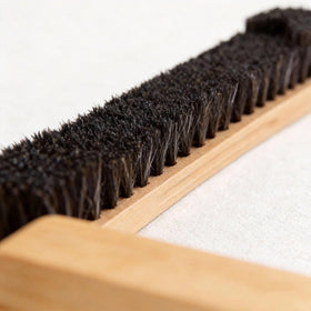 wdcfxy Pool table brush shows ergonomic poplar handle for comfortable use.