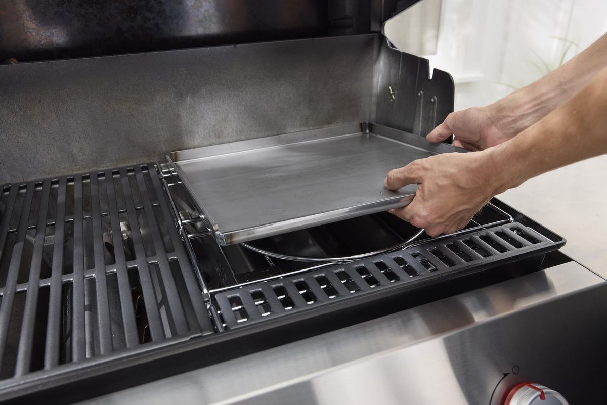 Carbon-steel cooktop close-up, rust-resistant and pre-seasoned.