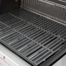 Weber Crafted porcelain-enameled cast iron grates provide superior heat retention.