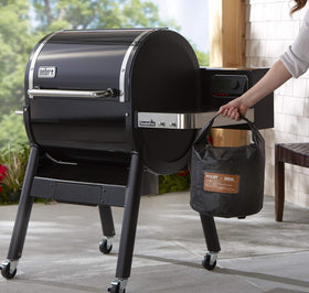 Carrying handle on the Weber bag for easy transport to the grill