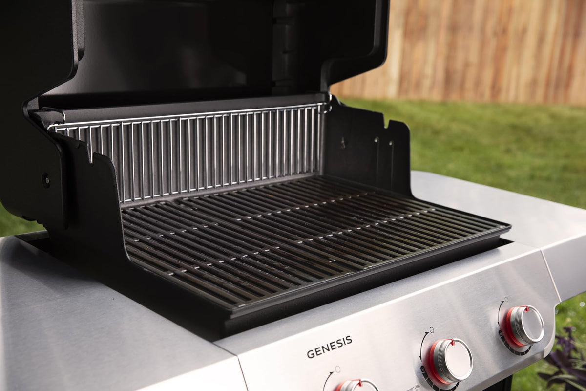 Weber Genesis E-315 warming rack keeps buns warm during cooking
