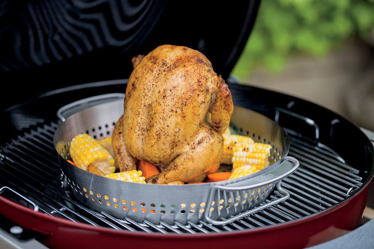 Weber Master-Touch 22-inch Gourmet BBQ System grate enables versatile inserts