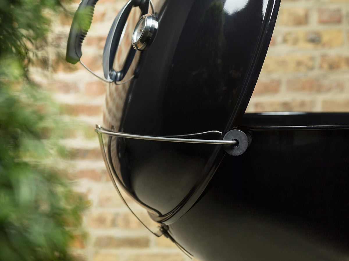 Weber Master-Touch 22-inch demonstration of direct and indirect grilling