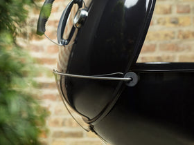Weber Master-Touch 22-inch demonstration of direct and indirect grilling