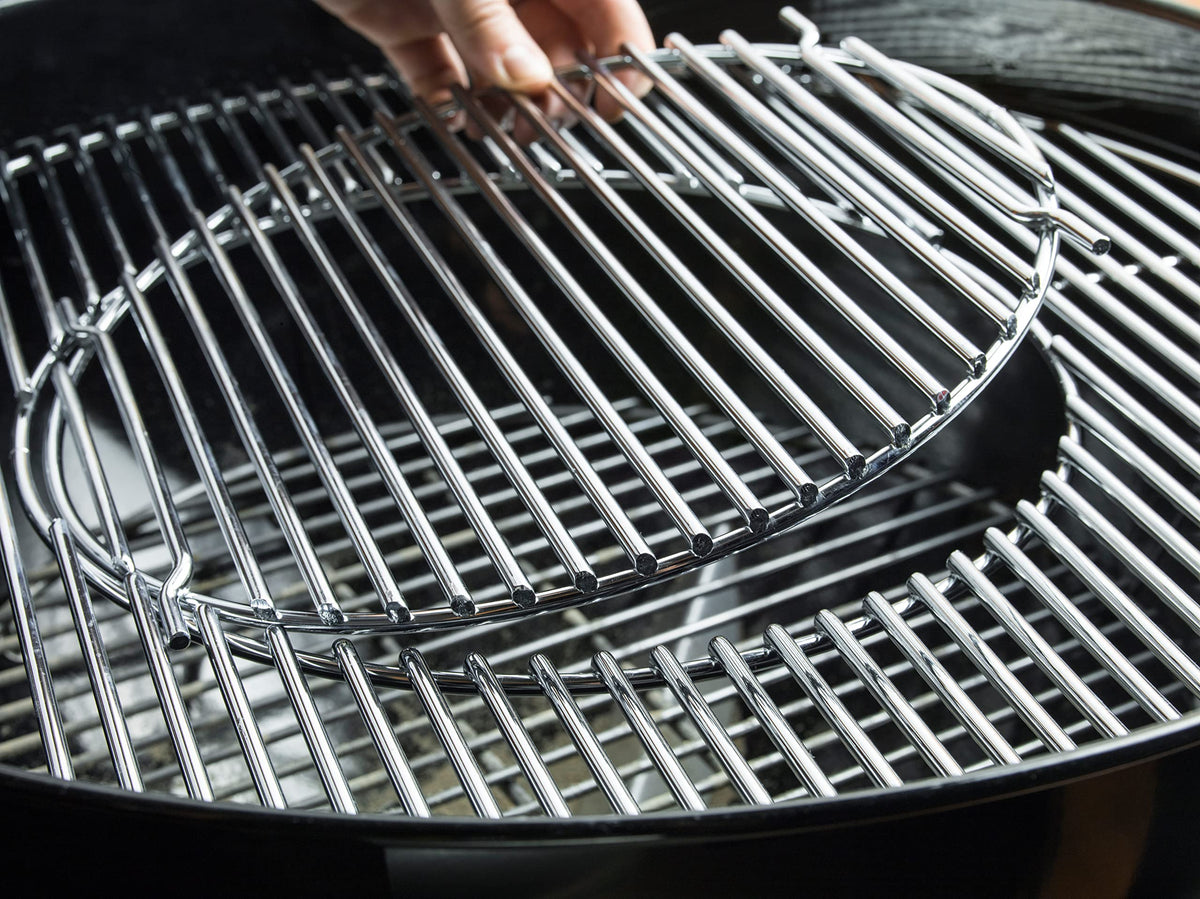 Weber Master-Touch 22-inch One-Touch cleaning system with ash catcher
