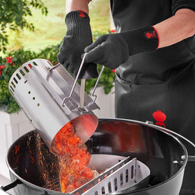 Silicone palm provides firm grip for tools and grill lid during cooking.