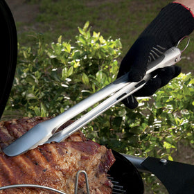 Weber Premium Gloves withstand heat up to 482°F for quick, confident tool handling.