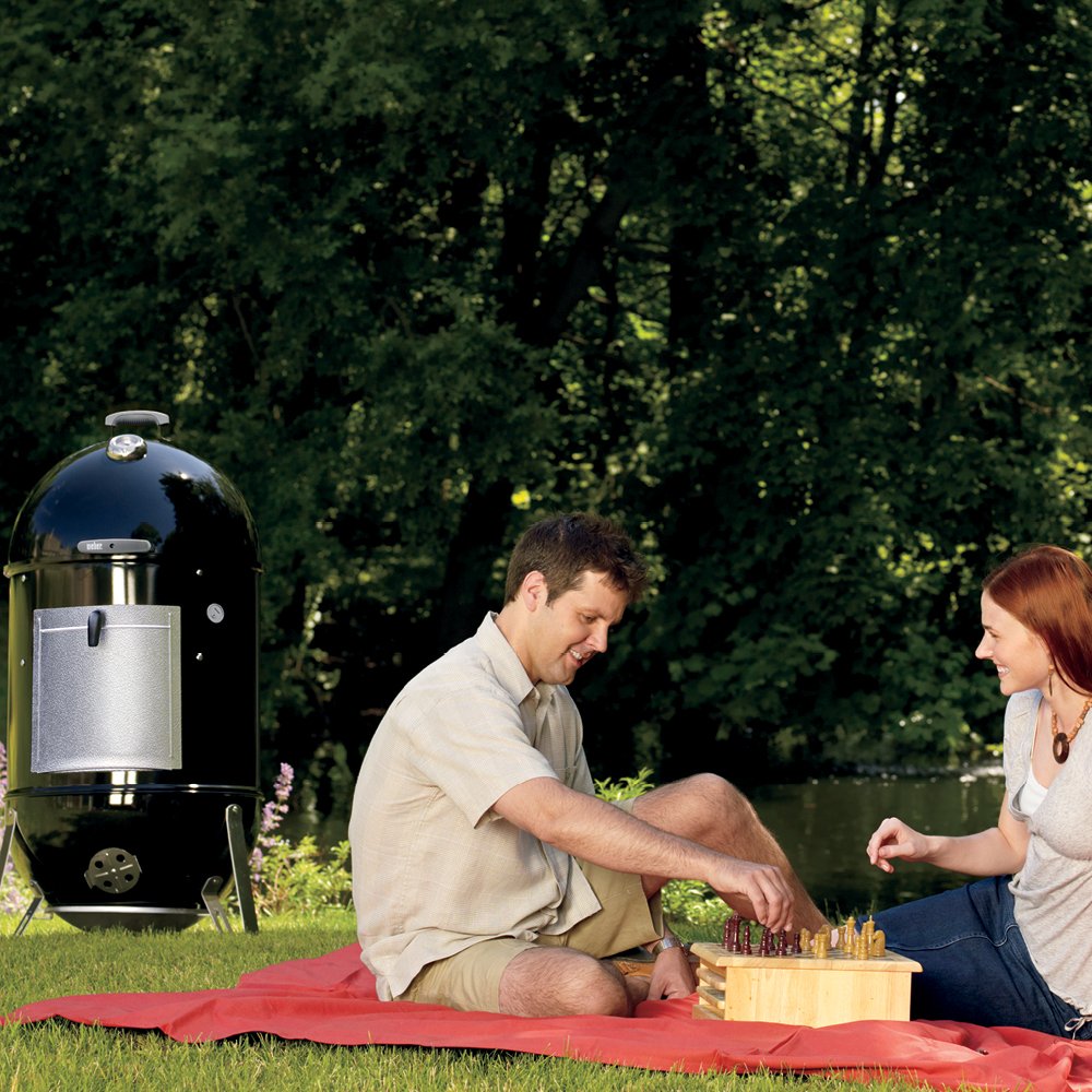 Weber Smokey Mountain 22-Inch dual grates ready to smoke two items at once.