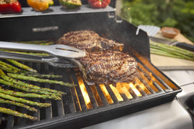 Weber Spirit EP-425 sear-zone enhances precise grilling heat.